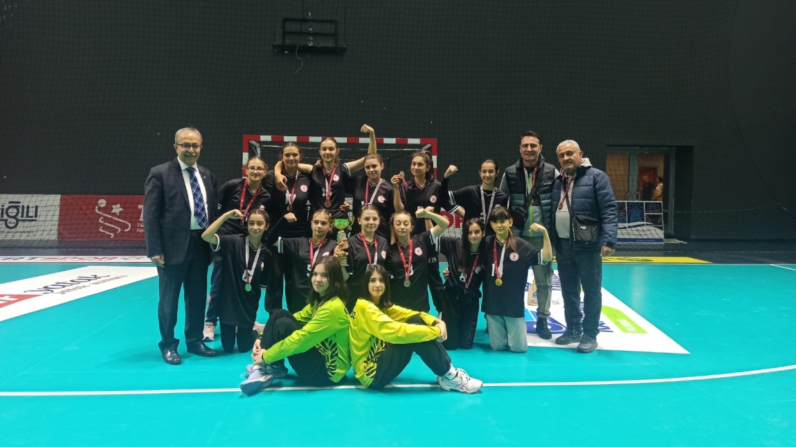 Yıldız Kız Hentbol Takımımız Ankara Şampiyonu