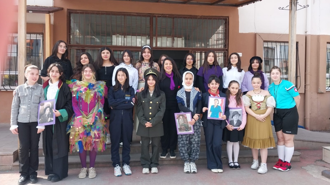 8 Mart Dünya Emekçi Kadınlar Günü’nü Okulumuz Öğrencileriyle Kutladık