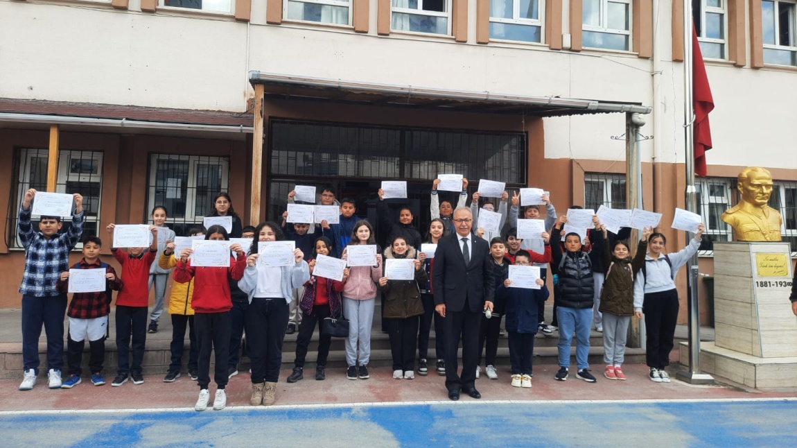 Öğrencilerimize Örnek Davranış Belgeleri Verildi